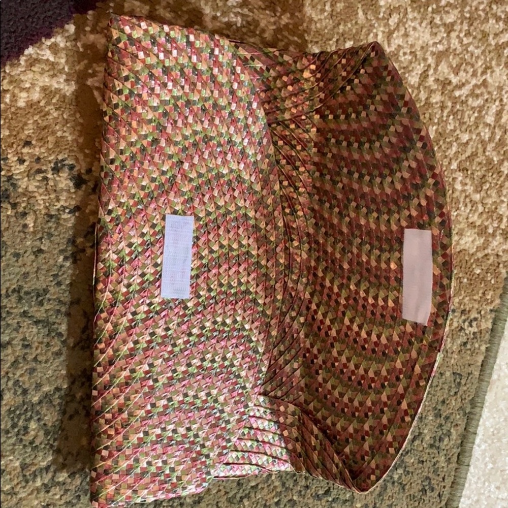 Handcrafted Clutch with Brooch - Picture 2 of 4